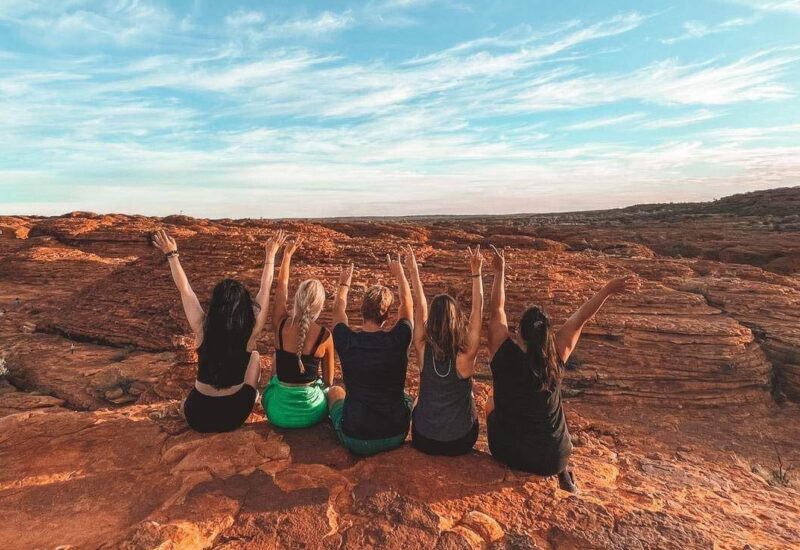 Passengers at Kings Canyon on Uluru tours