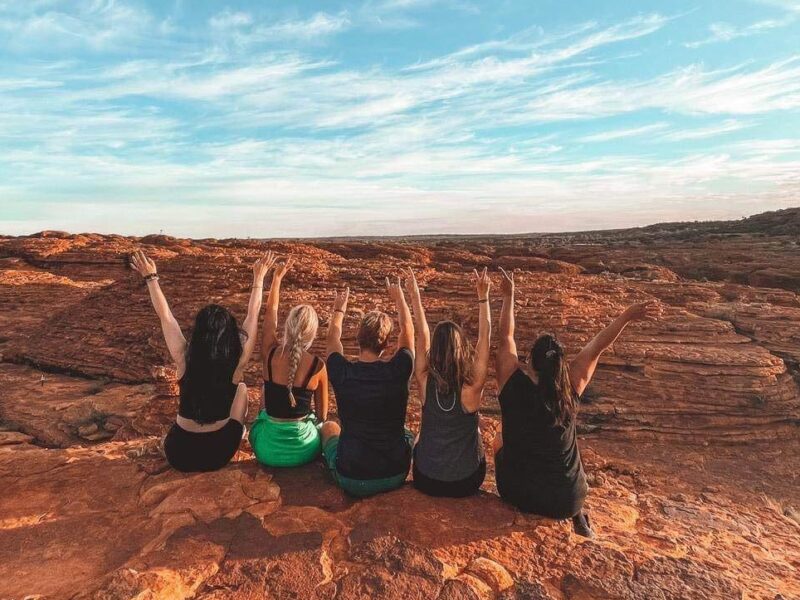 Passengers at Kings Canyon on Uluru tours